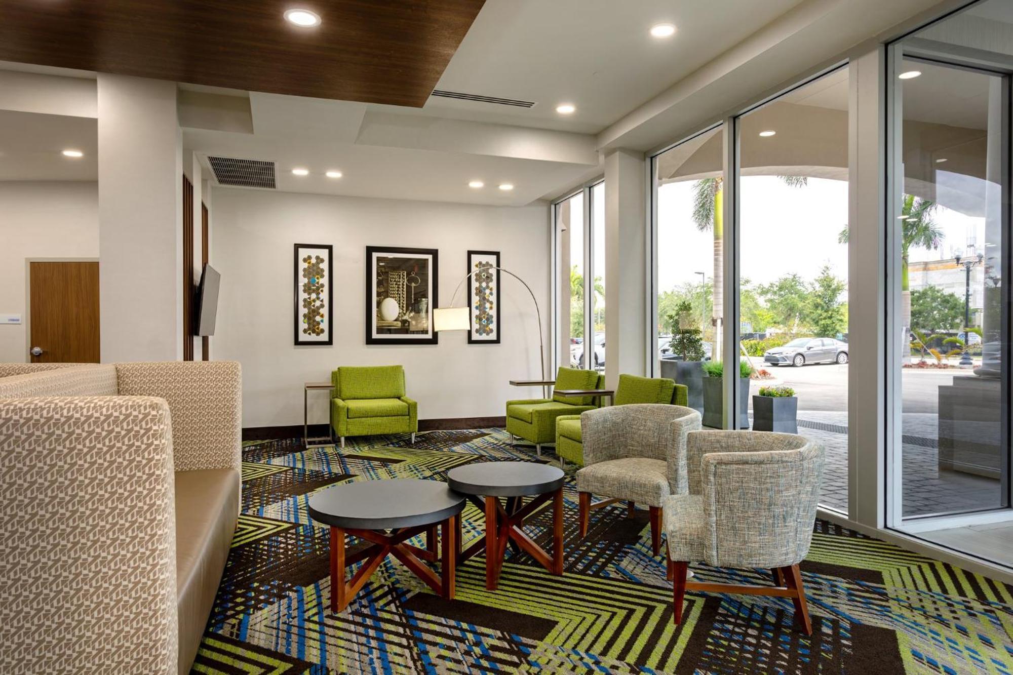 Holiday Inn Express & Suites - Miramar By Ihg Exterior photo